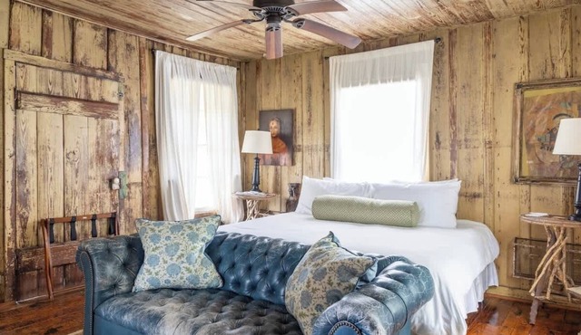 IN TOWN | Soaking Tub + Escape for Two | The Bybee