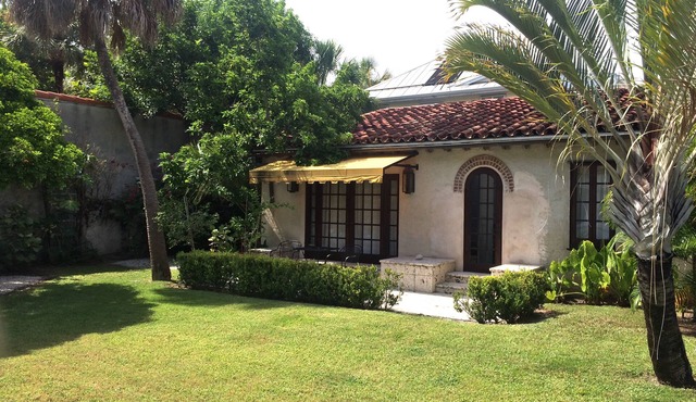In town Spanish Style Guest House 100 Yards From The Beach