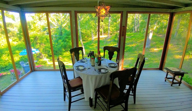 In-Town-WALK TO EVERYTHING! PETS WELCOME! Screened Porch, A/C, Outdoor Shower
