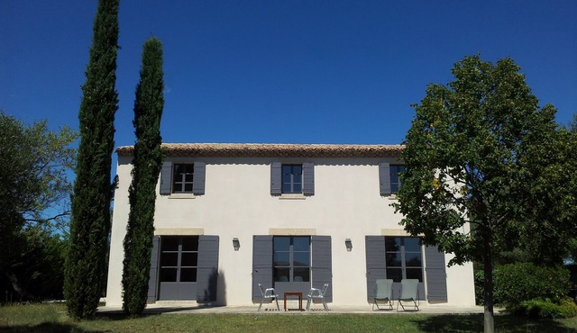 In Uzès, Bastide with high-end services, 2 minutes from the center, salt pool