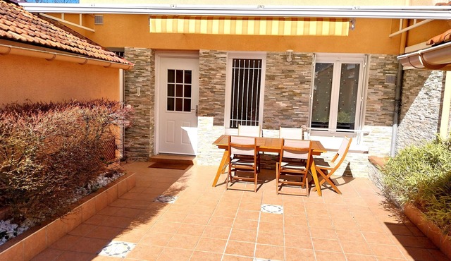 In Vichy, charming town house 50m from the parks and the Allier