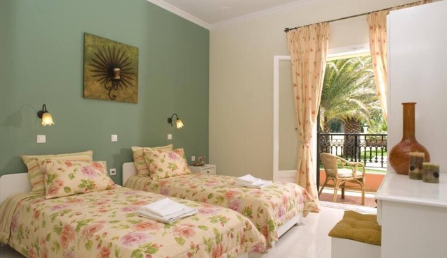 In villa Luxury Ground Floor apartment with pool near Sidari