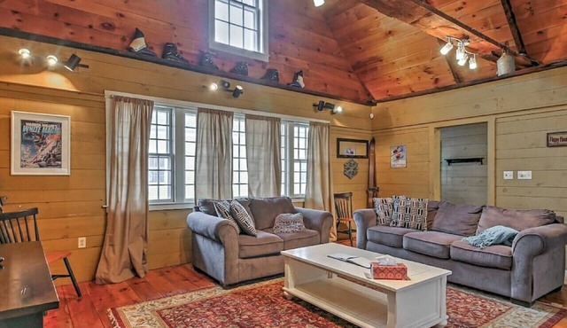 In Village/Best Location/Hot Tub/Yard/3 Fireplaces/walk to river