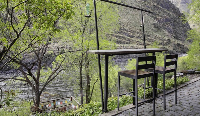 Inbody Hideaway River Front Vacation Rental - Ease into Relaxation