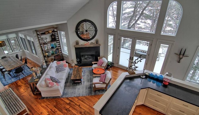 Incl Water Trampoline, Overlooking Lake of Bays! All Day Sun! Hot Tub!