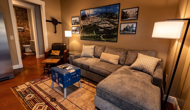 Incognito #1: Located Steps from the Scotsman General Store - Downtown Laurel