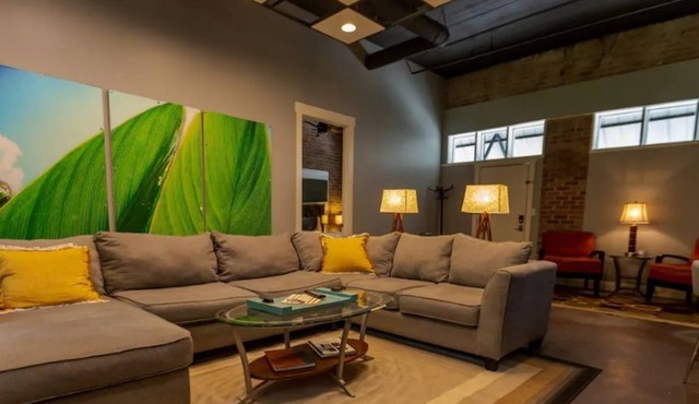 Incognito #3 : located 1 block from The Scotsman