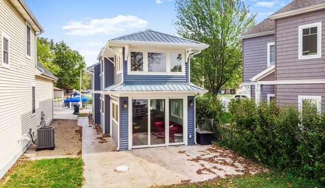 Incredbile View of Lake Wawasee with sandy lake bottom