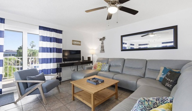 Incredible 2 bed 2 bath condo by the beach in Indian Shores