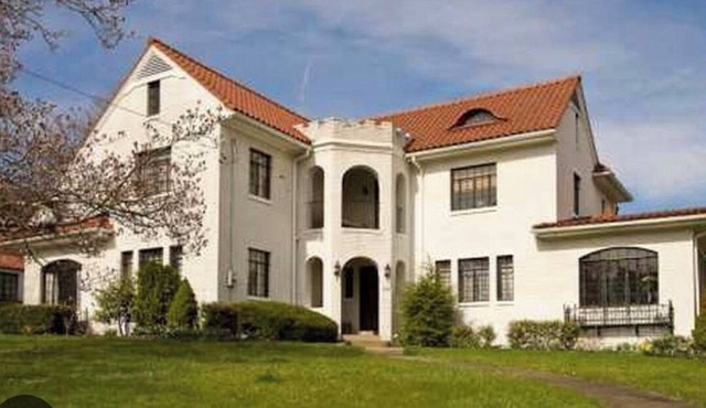 Incredible 4-bedroom house in the charming Rosslyn Farms neighborhood.