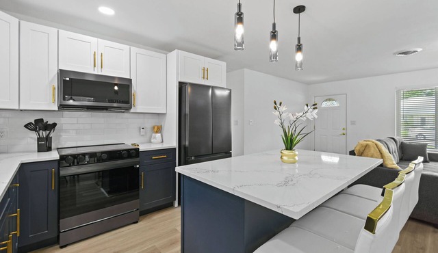 Incredible 4-bedroom home in Tequesta FL with AC, WiFi and absolute comfort.