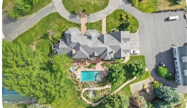 Incredible 5-bedroom GreenBluff view estate & resort w/hot tub, pickleball, pool