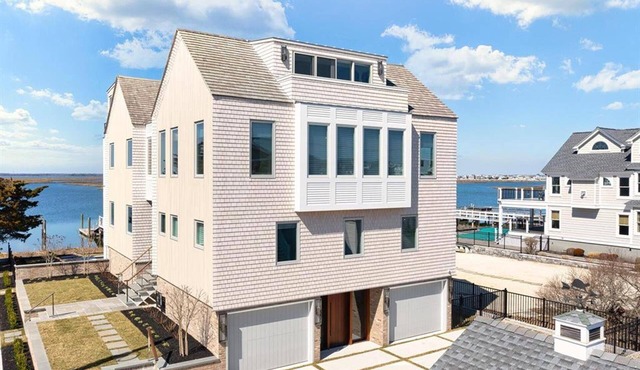 Incredible 6 Bedroom 6.5 Bath Home!