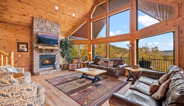 Incredible 6BR w/Views*Hot Tub*Games*Pool*Privacy!