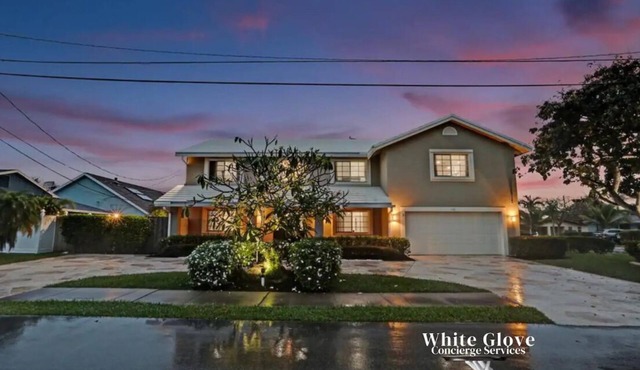 Incredible 7BR w/Game Room Heated Pool & Jacuzzi!