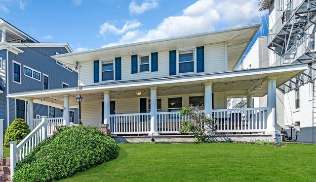 Incredible beach views, dream porch, grill, 4 badges, parking, fast wifi