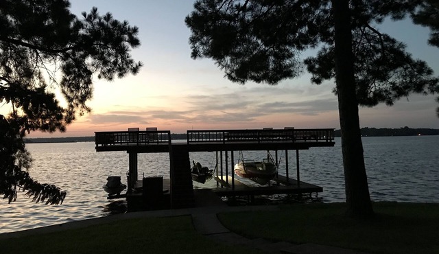 Incredible Cabin on Cedar Creek Lake