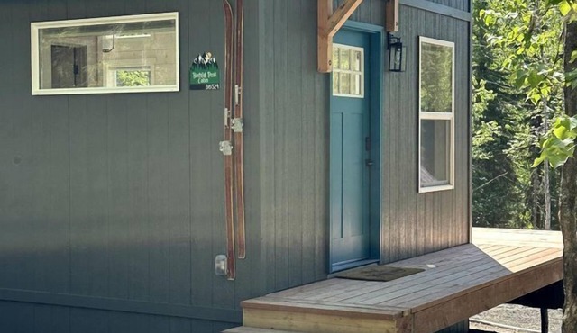 Incredible Cabin Surrounded by Trees and Hot-tub Provided in Anchorage, Alaska