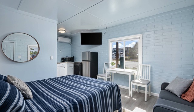 Incredible Central Rockaway Location, *Pet Friendly*, Patio, Walk to Beach and Downtown, Unit 1