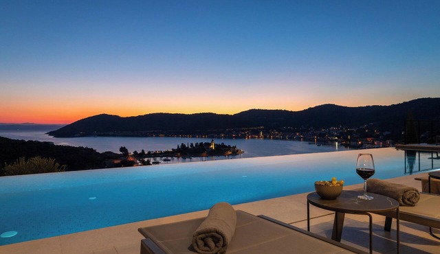 Incredible divine view 5-bedroom villa in Vis Town