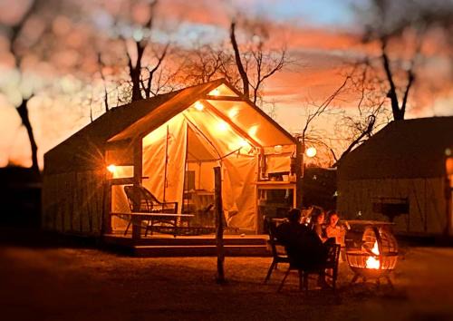Incredible Glamping Retreat near Kingsbury, Texas: Luxury Safari Tent on the San Marcos River Perfect for a Family