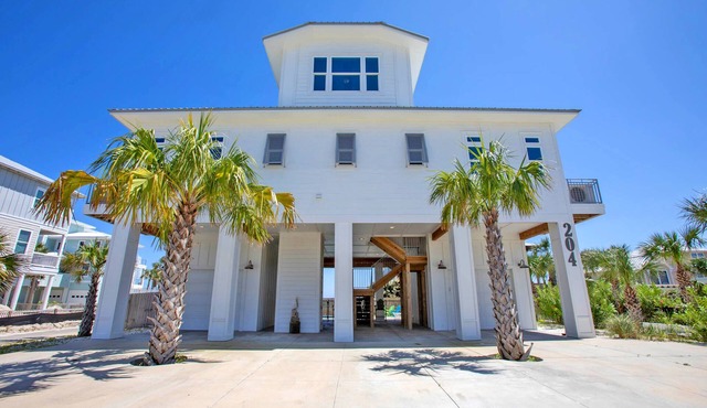 Incredible Gulf Front, Spacious Family Oriented Home with Private Pool!