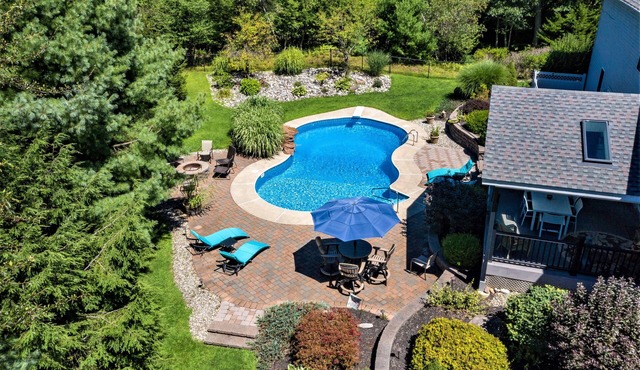 Incredible House in the Heart of the Poconos. Private Heated Pool & Hot Tub