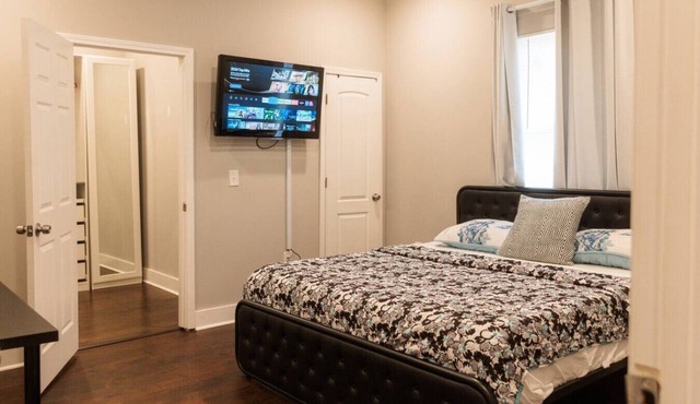 Incredible King Bed Room Private Entry Bathroom
