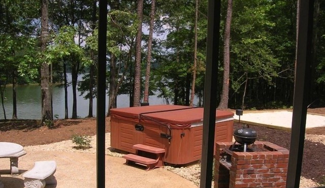 Incredible Lakefront Home, Huge Outdoor Hot Tub, West Point Lake ~GA ~