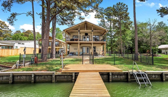 Incredible Lakefront Vacation Rental with Spectacular Sunset Views for an Unforgettable Family Vacation in Livingston, Texas