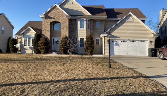 Incredible Large Home Near MKE airport 15 mins from downtown Available for DNC