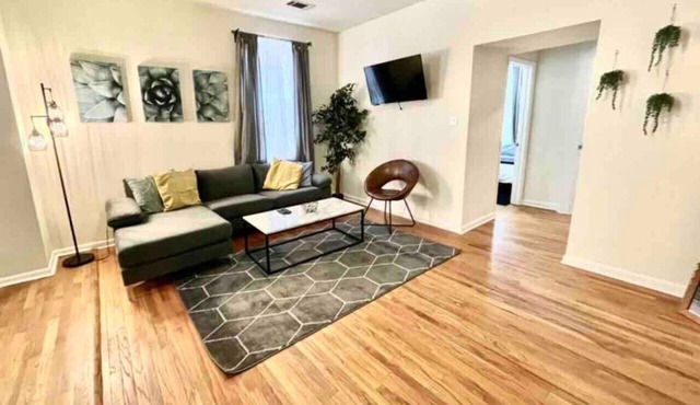 ~Incredible Location! Large Center City 2 Bedroom~