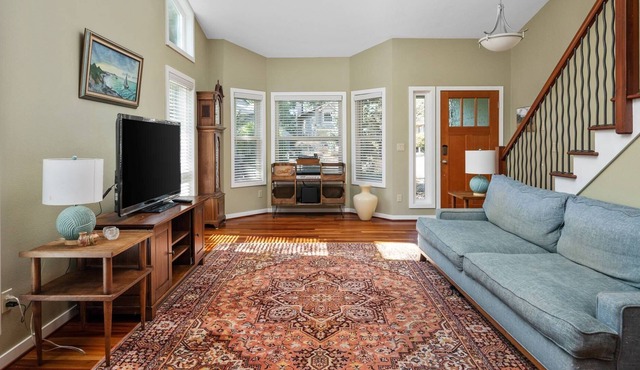 Incredible Location Nestled Next To Cook Park, Pet Friendly, Enclosed Dog Run, Huge Deck, w/ BBQ