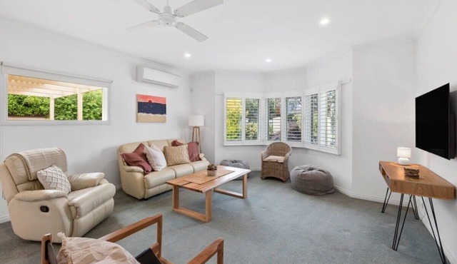 Incredible location - Steps to Torquay’s Cafés & Beaches Pet Friendly