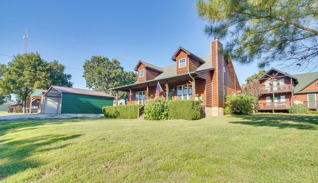 Incredible Log Home: 1 Mile From Lake Tenkiller
