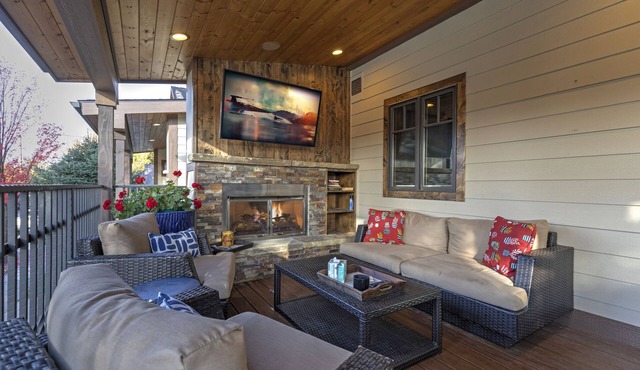 Incredible luxury townhome in downtown Whitefish! 1 block from all downtown shops and restaurants