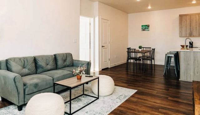 Incredible, Modern Apartment in Logan - All Yours