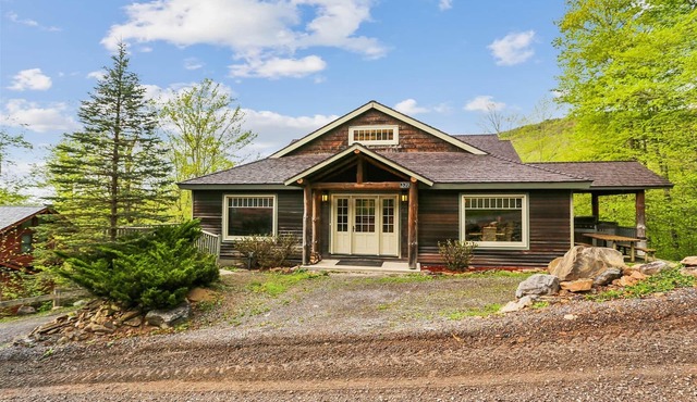 Incredible mountain home. Walk to Timberline Mountains Salamander Trail!