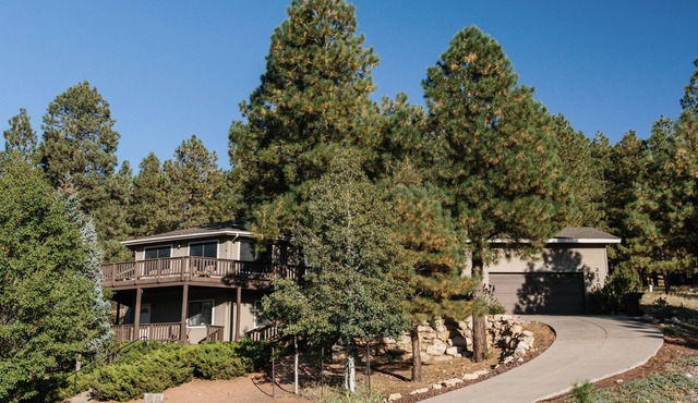 Incredible Mountain Views! Flagstaff home in Continental Country Club Sleeps 12