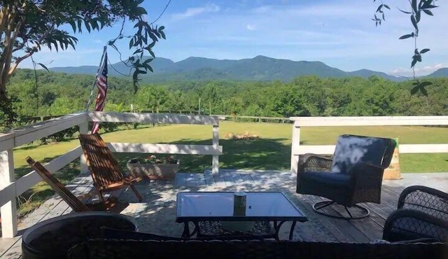 Incredible Mountain Views/Farmhouse/Saltwater Pool