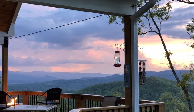 Incredible Mountain Views on 5 Acres-Free Biltmore Ticket 4/16-20