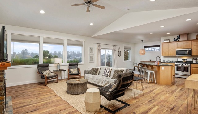 Incredible New Construction Single Level Lakeview Home, New Everything, Ping Pong, Fire-Pit, BBQ