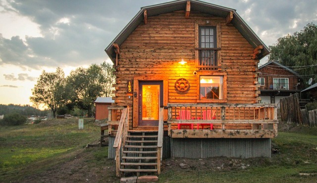 Incredible Pagosa: Cozy, Rustic Cabin Sleeps 6, Historic Downtown