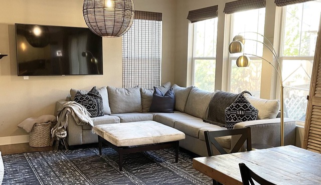 Incredible Parker/Lone Tree House! Sleeps 11!