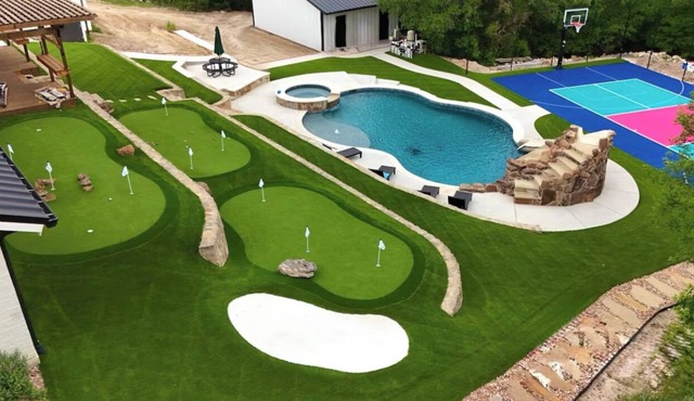 INCREDIBLE Pool with slide SportCourt MiniGolf Arcade Firepit on 5 acres