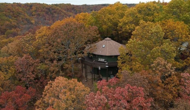 Incredible Private & Secluded 3-bedroom house in Ozark 40 mins to Branson & SPGF