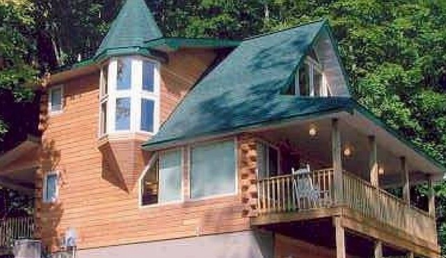 INCREDIBLE river scenes from the plush and comfortable Loft Bedroom