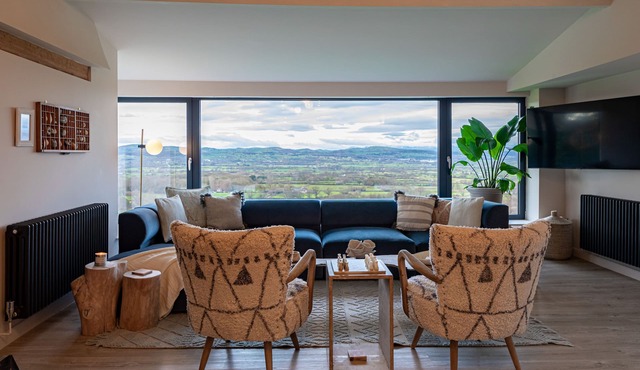 Incredible Snowdonia views from luxury retreat w/hot tub & games room