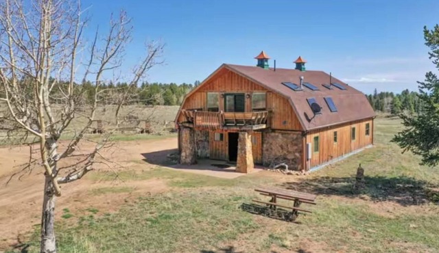 Incredible Spacious Barn for a Unique Escape in Nature in Cripple Creek, Colorado