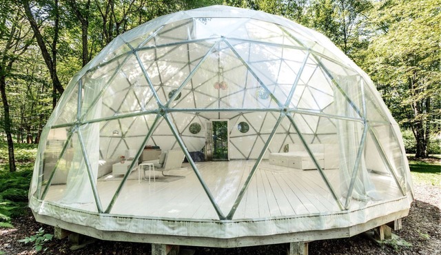 Incredible Spacious Dome for A Group Glamping Experience Surrounded by Nature in Woodridge, New York